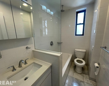 25 West 68th Street - Photo Thumbnail 4