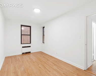 West 240th Street - Photo Thumbnail 3