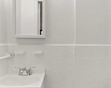 West 240th Street - Photo Thumbnail 5