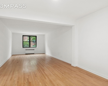 West 240th Street - Photo Thumbnail 1