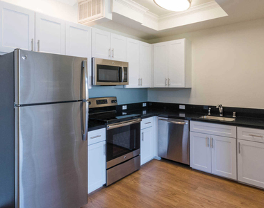 425 Broadway - Photo Thumbnail 2