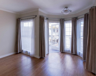 425 Broadway - Photo Thumbnail 3