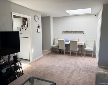110 Drew Lane - Photo Thumbnail 3