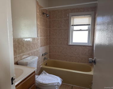 133 Dubois Avenue - Photo Thumbnail 4