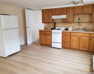 608 E Penn Street - Photo Thumbnail 2