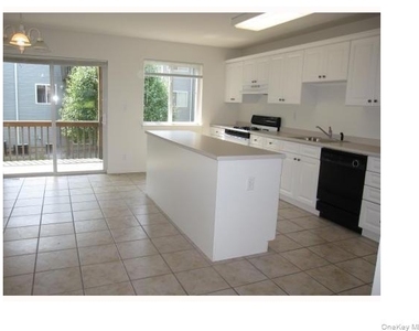 25 College Avenue - Photo Thumbnail 2