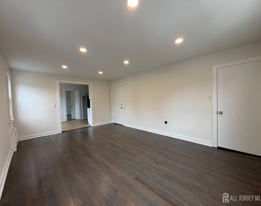 1020 Raritan Avenue - Photo Thumbnail 9
