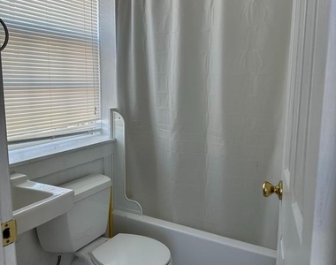 418 N Loudoun Street - Photo Thumbnail 3