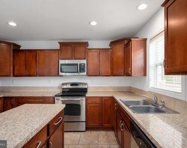 259 Olympic Drive - Photo Thumbnail 8