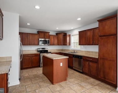 259 Olympic Drive - Photo Thumbnail 18