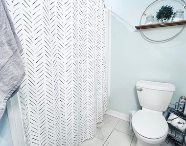 202 Grosvenor Lane - Photo Thumbnail 8