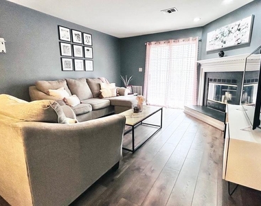 202 Grosvenor Lane - Photo Thumbnail 6