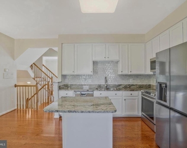 8034 Horseshoe Cottage Circle - Photo Thumbnail 5