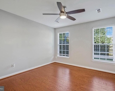 8034 Horseshoe Cottage Circle - Photo Thumbnail 21