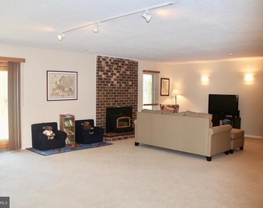 1118 Challedon Road - Photo Thumbnail 16