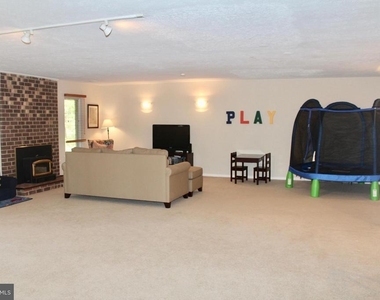1118 Challedon Road - Photo Thumbnail 15