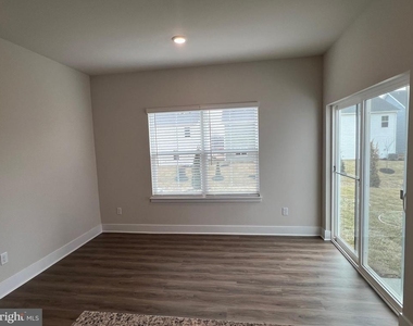 130 Charing Cross Drive - Photo Thumbnail 6
