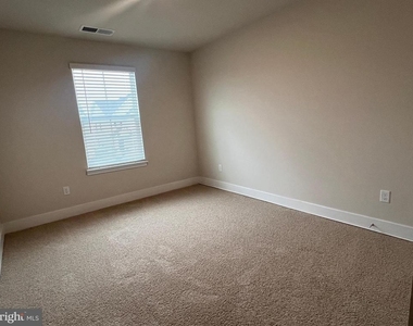 130 Charing Cross Drive - Photo Thumbnail 18