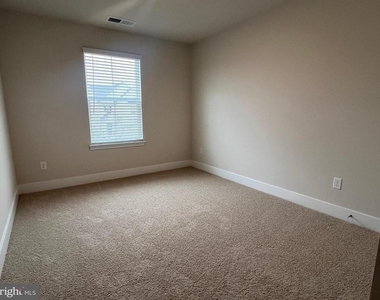 130 Charing Cross Drive - Photo Thumbnail 15