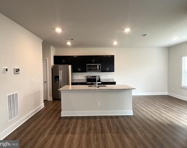 130 Charing Cross Drive - Photo Thumbnail 3