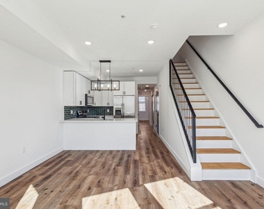 415 W York Street - Photo Thumbnail 5