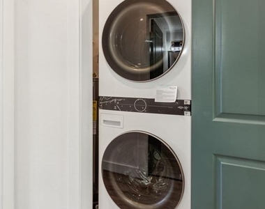 415 W York Street - Photo Thumbnail 6