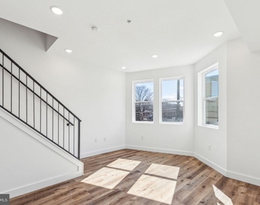 415 W York Street - Photo Thumbnail 3