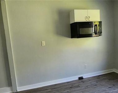 233 W Barbee Street - Photo Thumbnail 11
