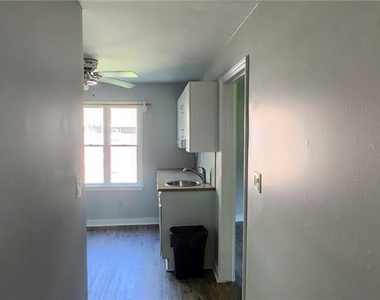 233 W Barbee Street - Photo Thumbnail 9