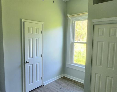 233 W Barbee Street - Photo Thumbnail 7