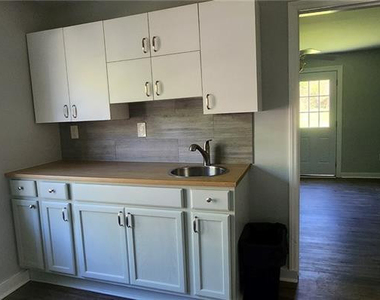 233 W Barbee Street - Photo Thumbnail 10
