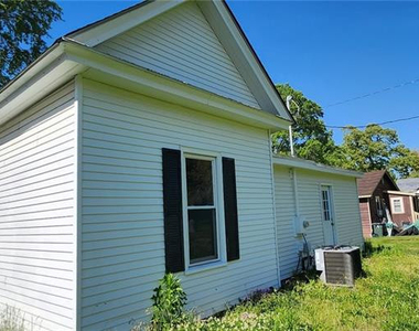 233 W Barbee Street - Photo Thumbnail 2