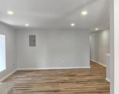 3412 N 19th Street - Photo Thumbnail 5