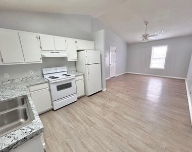 620 E Davis Street - Photo Thumbnail 3