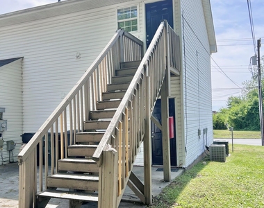 620 E Davis Street - Photo Thumbnail 12