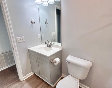 620 E Davis Street - Photo Thumbnail 7