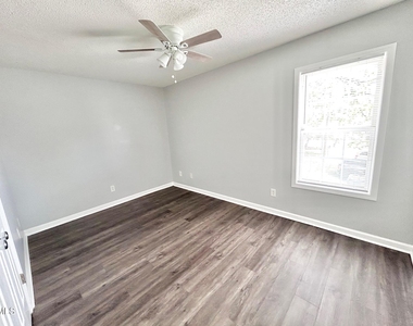620 E Davis Street - Photo Thumbnail 8