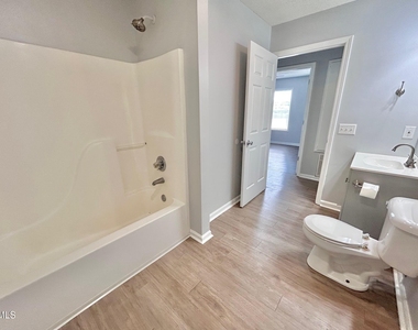 620 E Davis Street - Photo Thumbnail 6