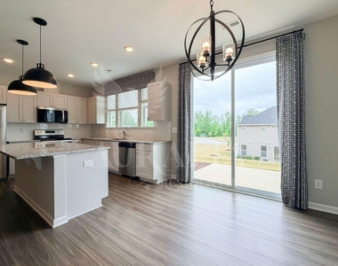 111 Lennei Lane - Photo Thumbnail 11