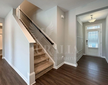 111 Lennei Lane - Photo Thumbnail 3