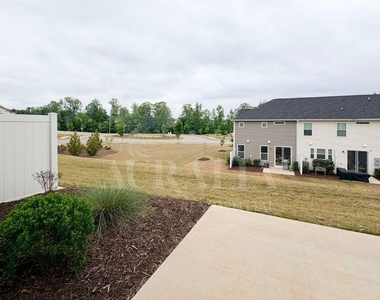 111 Lennei Lane - Photo Thumbnail 13