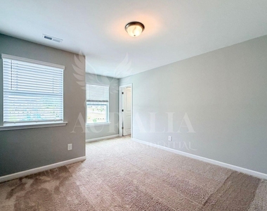 111 Lennei Lane - Photo Thumbnail 21