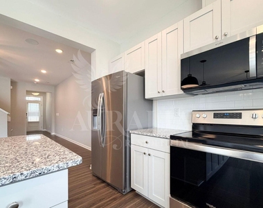 111 Lennei Lane - Photo Thumbnail 10