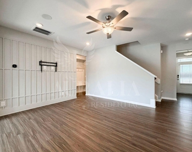 111 Lennei Lane - Photo Thumbnail 4