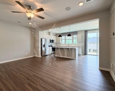 111 Lennei Lane - Photo Thumbnail 7