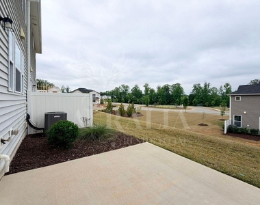 111 Lennei Lane - Photo Thumbnail 14