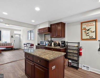 2623 Emerald Street - Photo Thumbnail 12