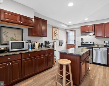 2623 Emerald Street - Photo Thumbnail 10