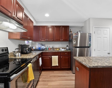 2623 Emerald Street - Photo Thumbnail 13
