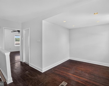 2623 Emerald Street - Photo Thumbnail 21